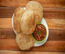 786 Chole Bhature With Chicken